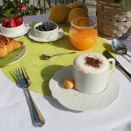Alojamento de Acomodação e Pequeno-almoço Spiaggia Amore *